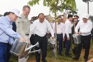 Thủ tướng dự lễ hưởng ứng chương trình trồng 1 tỷ cây xanh 