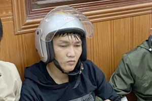 Bỏ ma túy trong lọ thực phẩm chức năng