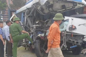 Thông tin mới vụ xe chở 22 người tông xe đầu kéo ở Nghệ An