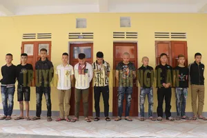 Vụ ‘chôn sống’ nam thanh niên 17 tuổi: Lấy lời khai 13 người 