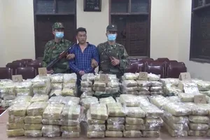 Chặn bắt ô tô chở gần 230 kg ma túy trên đường về Hà Nội