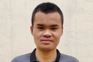 Khởi tố kẻ tháo biển số xe máy đi cướp giật điện thoại 