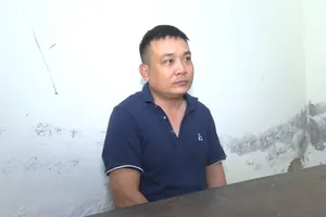 Tự xưng công an, chiếm đoạt tài sản phụ nữ