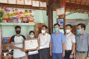 Truy tặng Bằng khen học sinh lớp 7 dũng cảm hy sinh cứu 2 bạn