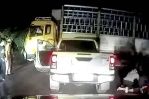 Cảnh sát nổ súng, bắt 2 kẻ chở ma túy