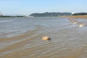 Phát hiện thi thể nam thanh niên trôi trên sông Lam 