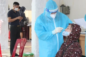 Người về Nghệ An phải lấy mẫu xét nghiệm COVID-19