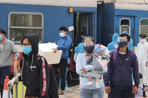 Thêm 1 phụ nữ và 2 trẻ em từ TP.HCM về Hà Tĩnh trên tàu SE14 dương tính COVID-19