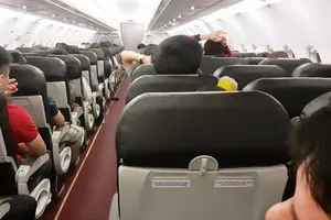 Chiều nay, hơn 230 người ở TP.HCM lên máy bay vé 0 đồng về quê Nghệ An 