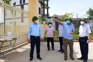 Để lây chéo 3 cán bộ trong khu cách ly, chủ tịch xã bị kỷ luật 