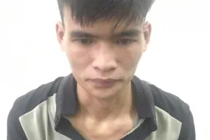 Lén quay clip cô gái tắm rồi cưỡng đoạt tiền 