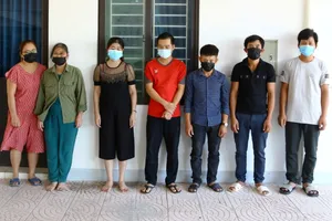 Khởi tố 15 người tụ tập đánh bạc trên núi trong mùa dịch