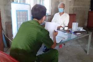 Cụ ông đang cách ly đi ra ngoài bị phạt 7,5 triệu thua kiện UBND huyện 