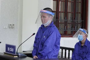 Phạt tù kẻ lẻn vào nhà chém 2 mẹ con chủ quán bi-a, cướp vàng 