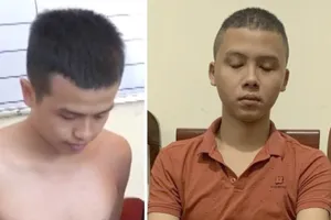 Bắt 2 kẻ lôi kéo 2 nam sinh bán ma túy cho bạn học