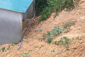 Cứu sống 2 trẻ bị vùi do sạt lở núi ở Hà Tĩnh