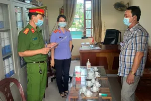 Người dân đưa hối lộ 200 triệu đồng cho nữ cán bộ địa chính xã bị khởi tố