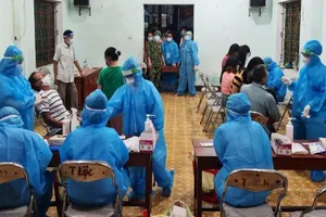 Cha lái xe đường dài về thăm nhà, con gái học lớp 11 dương tính COVID-19