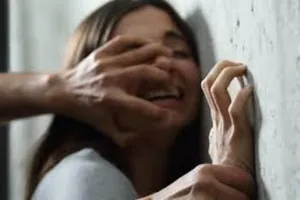 Tạm giữ hình sự nhân viên trường học dâm ô nữ sinh lớp 9