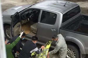 Chở mẹ đến bệnh viện, người đàn ông tử vong trên xe ô tô