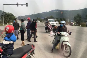 Xe tải va chạm xe máy, 2 công nhân tử vong 