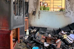 Phòng chủ tịch xã bốc cháy khi ông này đang đi kiểm tra công trình 