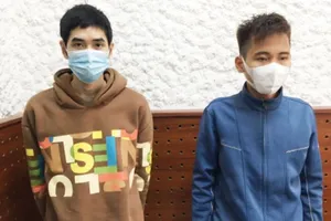 Bắt 2 kẻ chiếm đoạt Facebook người bán hàng online để nhắn tin lừa mượn tiền 