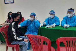 Nghệ An: 4 người đi chung chuyến bay có ca nhiễm Omicron về từ Anh