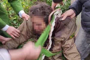 'Giải cứu' người đàn ông đi nhậu về rơi xuống giếng sâu 