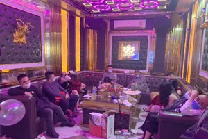 Tạm giữ 3 người tổ chức 'tiệc ma túy' trong phòng karaoke