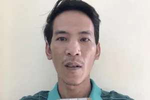 Khởi tố nguyên cán bộ địa chính xã 'vòi' dân 100 triệu mới cấp sổ đỏ