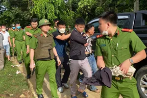 Bắt nghi phạm dùng dao sát hại 1 người, làm bố mẹ trọng thương