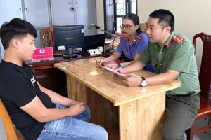 Khởi tố 3 người tổ chức cho người khác ở lại Việt Nam trái phép