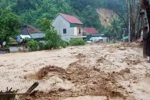 Lũ quét kinh hoàng, cuốn trôi nhà dân ở miền núi Nghệ An