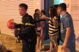 Giải cứu được 4 người mắc kẹt trong căn nhà đang cháy