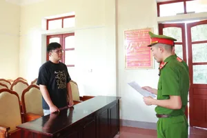 Khởi tố 2 vợ chồng ở TP HCM lừa đảo qua ngân hàng, chiếm đoạt hơn 420 triệu