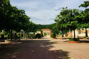 Vụ phụ huynh vác dao vào trường: Hiệu trưởng tự nhận hình thức xử lý