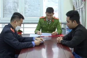 Khởi tố tài xế nghe điện thoại, tông chết người rồi bỏ trốn