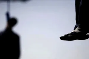 Con gái 3 tuổi tử vong cùng bố trong tư thế treo cổ