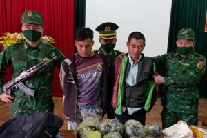 Biên phòng không nghỉ Tết, 'nằm rừng', bắt 2 người buôn ma túy khủng