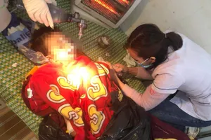 Bác sĩ trạm y tế cứu sống bé 18 tháng tuổi rơi xuống nước, trôi 500 mét