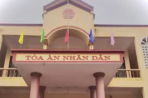 Hy hữu vụ ly hôn đòi tòa bắt hết cá dưới hồ lên chia