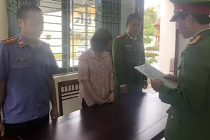 Nữ kế toán làm giúp hồ sơ khống để hiệu trưởng tham ô 