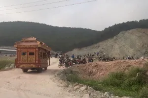 Vụ cháu bé 9 tuổi đi lạc: Phát hiện thi thể ở hố công trình không rào chắn 