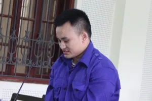 Uống rượu nhớ thù cũ, dùng búa đánh người 