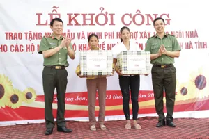 Bộ Công an trao tặng nhà cho 1000 gia đình khó khăn ở Hà Tĩnh