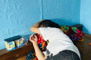  Bố, mẹ ngất xỉu khi vớt được thi thể 3 con ở sông Lam 