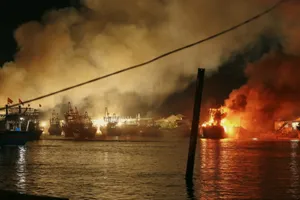 Vụ cháy 5 tàu cá, ngư dân khóc: Công an vào cuộc điều tra nguyên nhân 