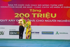 Khai mạc giải chạy 'Nông thôn Việt Marathon-Nghệ An 2023": Trao 200 triệu xây nhà cho người nghèo 