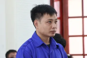 Chạy xe ẩu tông chết 3 mẹ con, ra tòa đứng khóc hối hận